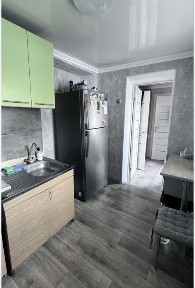 Продається частина будинку біля «Метро», 7 соток землі. Присутній торг