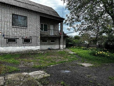 Продам два будинки в одному дворі