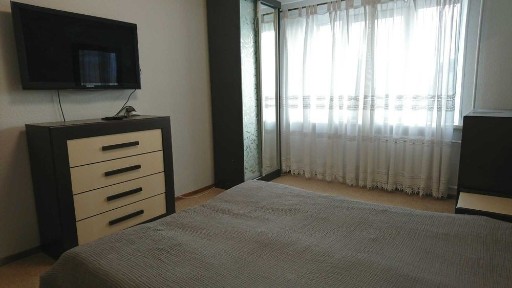 КПІ, НАУ, КНЕУ ім. Богомольця -10хв. швидкісним трамваєм. Курбаса 5а