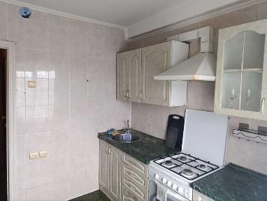 Зняти 2 кімнатну квартиру. р-н Березняки.