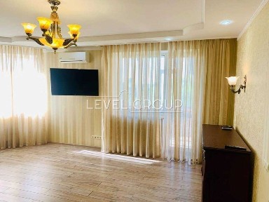 2к кв 81м2 з ремонтом, вул. Ревуцького, 9