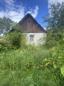Продам ветхій будинок з земельною ділянкою в центрі села Глибочиця