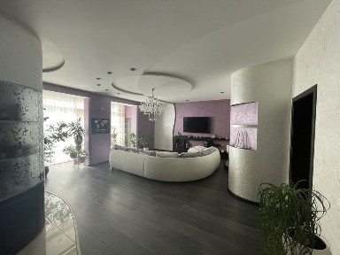 Продам квартиру 162 м. кв, ул. Героев Крут