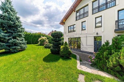 Аренда дома Голосеевский район 536м2. Добрый Путь. Ландшафтный дизайн