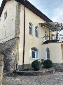 Продаєм елітний будинок центр місто Фастів Київська обл.