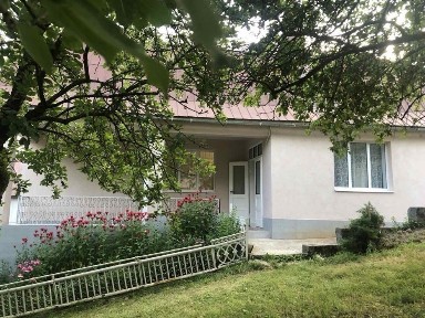 Продається файний будинок у курортному місці Верхній Студений