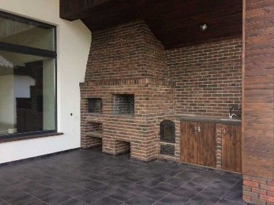 Сучасний будинок на Козацькому проспекті