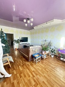 Цегляний двоповерховий будинок з промисловим приміщенням