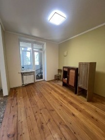 Продам квартиру по вулиці Січеславська 16 ( КРЕС).