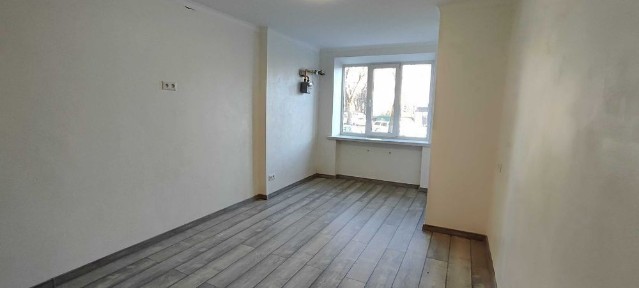 Продається однокімнатна квартира з ремонтом в цегляному будинку