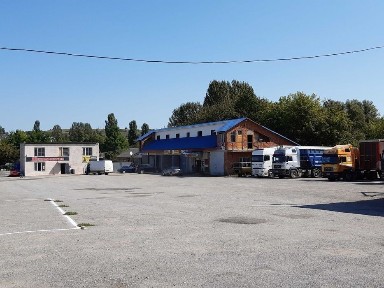 Здам в оренду приміщення та територію