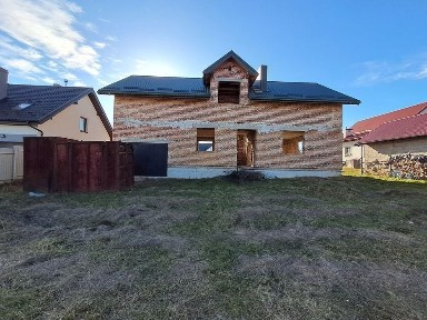 Продаж незавршеного дому з ділянкою в Пустомитах