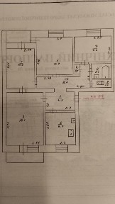 простора чотирьох кімнатна квартира