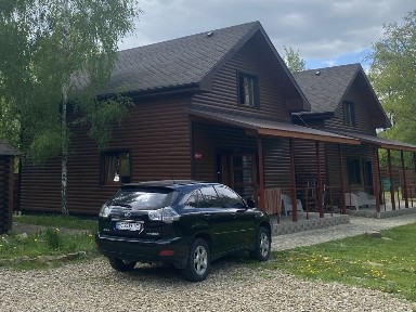 З комунальними, світло 24/7, Карпати, гори, річка, чан.