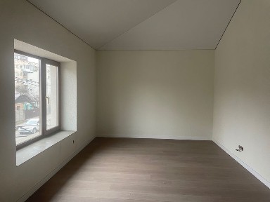 Фасадне офісне приміщення