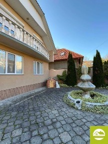 Продається 2-поверховий будинок в районі Росвигово.