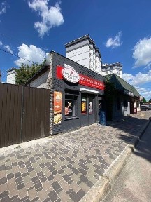 Продаж фасадного приміщення 50,4 м. кв+ земля 0.84 сотки у власності