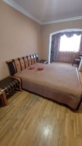 Здається трикімнатна квартира