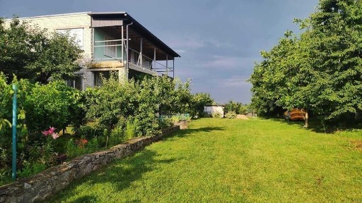 Продаж будинку в мальовничому місці біля водойми з гарним краєвидом