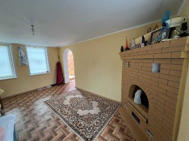 Продається дачний будинок на Вороніна !