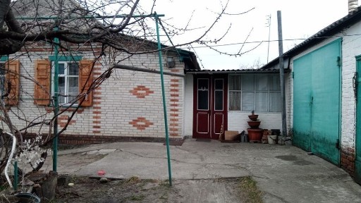 Терміново продам житловий будинок придатний для СТО легкових автомобіл