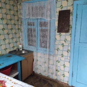 Продається частина будинку барачного типу 34м2, дві кімнати.