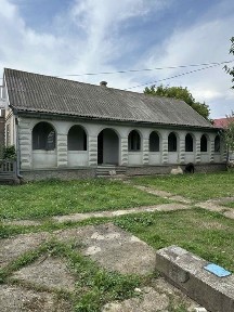 Продається будинок в с. Костичани 50 метрів від асфальту.