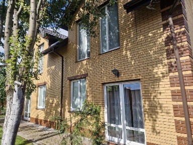 Двоповерховий дуплекс с сучасним капітальним ремонтом