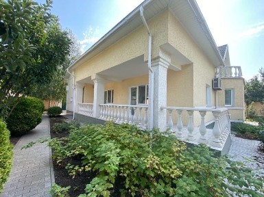 Срочно! Продам дом 380 кв. м Покровский район Кривой Рог