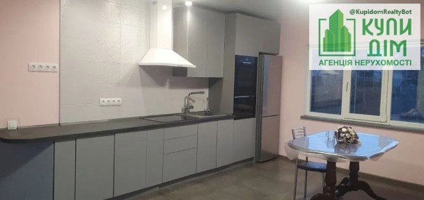 Будинок з щомісячним прибутком (сонячні батареї).