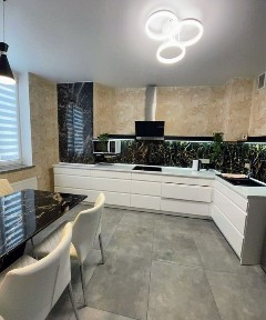 2-кімнатна квартира біля ТРЦ Любава