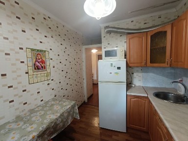 Продаж 1км. кв вул. Зодчих 72