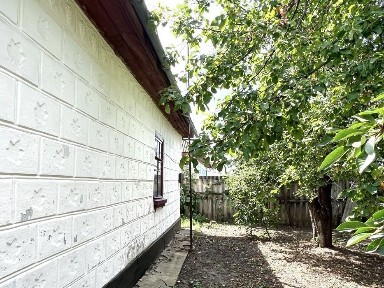 Продається будинок поруч з базаром!