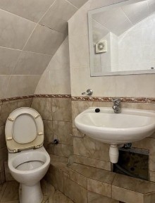 Фасадне комерційне приміщення у центрі міста