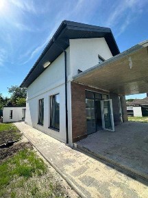 Продаж двоповерхового будинку на березі річки, район Заріччя