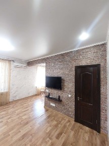 Продється двокімнатна квартира на 96 кварт. 2/4.Терміново