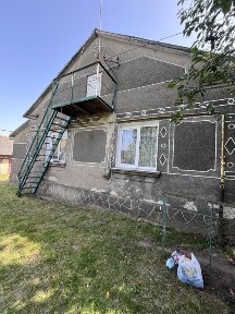 Будинок в мальовничій місцевості