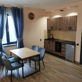 Бурлача Балка, пр Полуничний 8