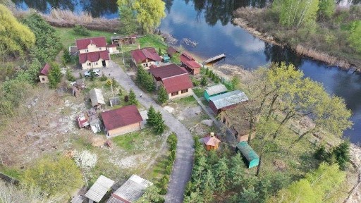 Продаж заміського домоволодіння на березі Дніпра.