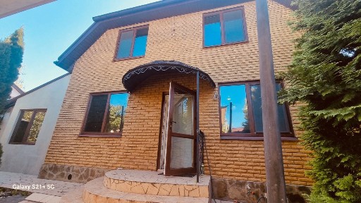 Продаж будинку 200 м²
