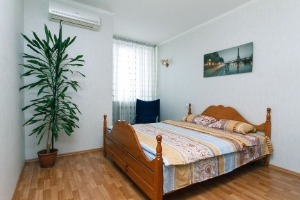 Київ, Дарницький, проспект Миколи Бажана 1 м