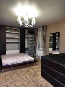 Стильний двоповерховий будинок з сучасним ремонтом в оренду