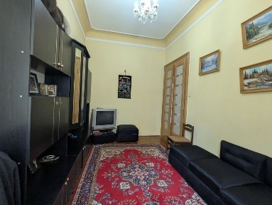 Продається велика квартира в центрі міста