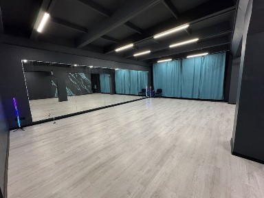 Оренда танцювального залу на 95 кварталі.