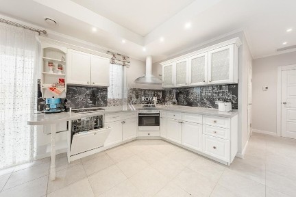 Київська область, Нові Безрадичі