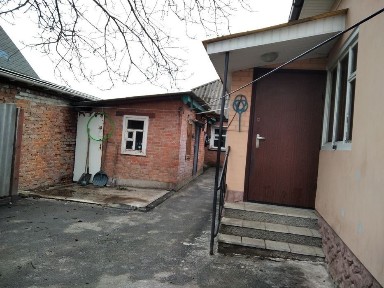 Двоповерховий будинок на вул Роменській