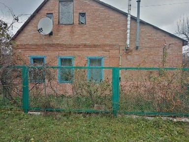 Продам будинок в м Карлівка недалеко від центра