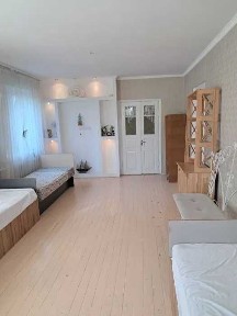 Продається просторий двоповерховий будинок