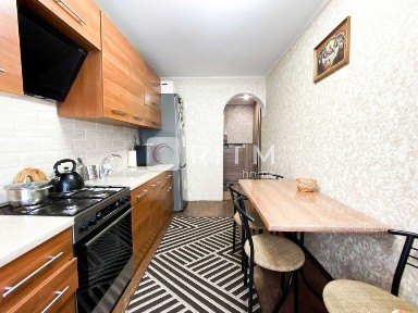 4-к. кв. з ремонтом у цегляному будинку на проспекті Соборності, 25Б