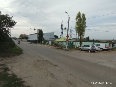 Зручний під'їзд, вигідне розташування, висока прохідність